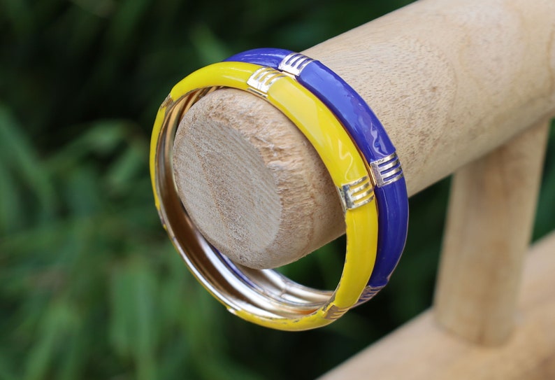 Set India 2x Purple. yellow  Enamel Gold Plated Set of 2 Bangles. Embrace your beauty and highlight your pretty appearance