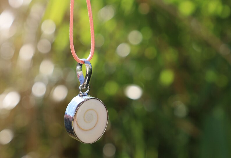 Shiva Eye (Shell) pendant, gemstone necklace, gemstone amulet, gemstone talisman, wajakaa design