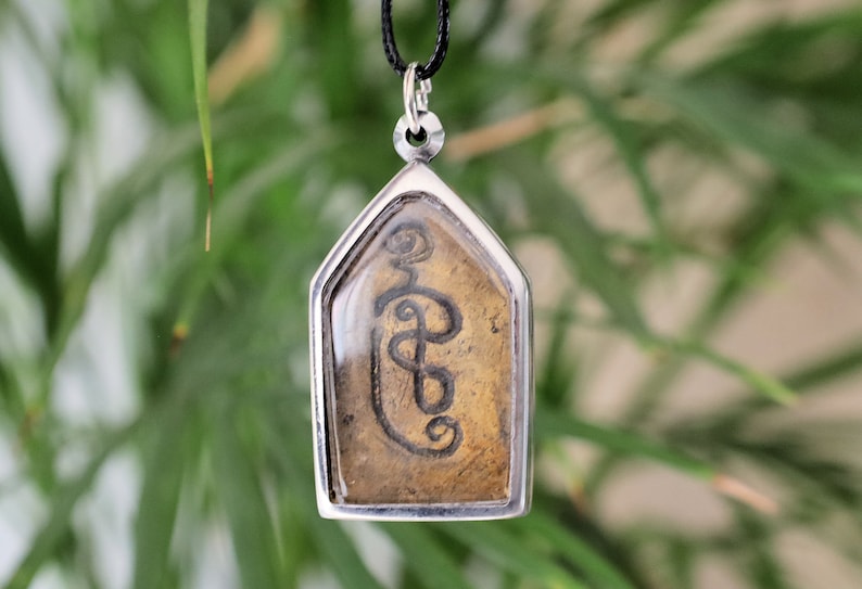 The Kun Peng+Ku Man Tong amulet represents a unique blend of Thai spiritual traditions, combining aspects of two distinct types