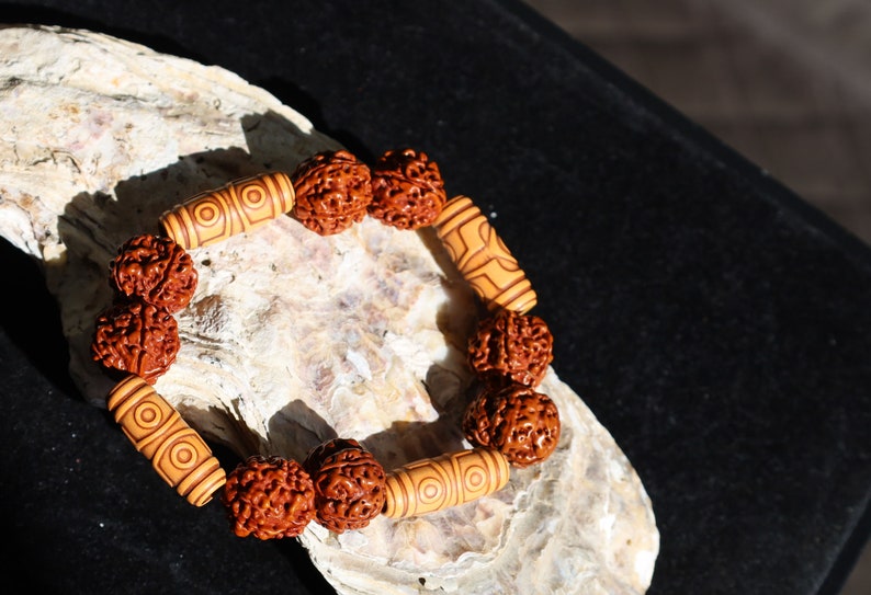 Super 18 mm Rudraksha bead bracelet combined Vintage Looking Plastic Beads With Large Holes. Very original combi