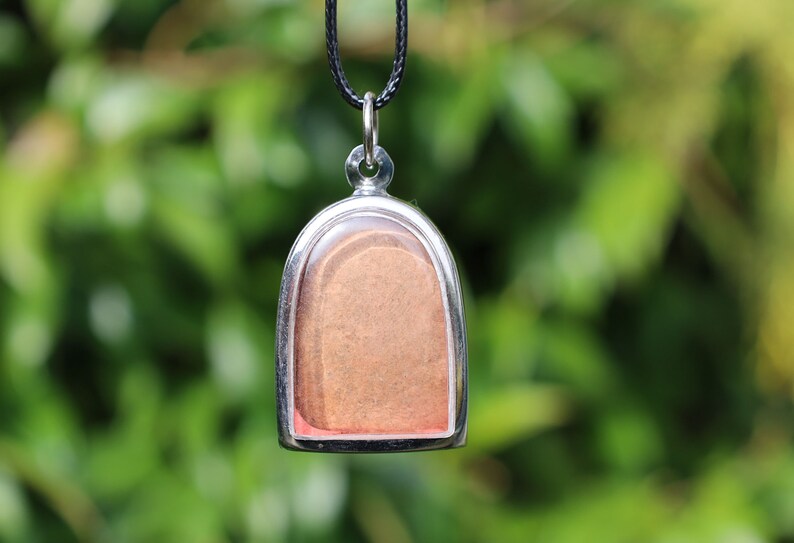 The Phra Soon Ko Song Knock, often referred to as the "Wealthy Buddha" amulet, is a fascinating piece within Thai Buddhist amulet culture