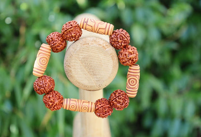 Super 18 mm Rudraksha bead bracelet combined Vintage Looking Plastic Beads With Large Holes. Very original combi