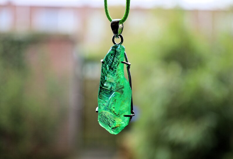Titanium Quartz, also known as Flame Aura Quartz, Rainbow Quartz, or Aura Quartz, is a type of Quartz that has been coated with titanium (and sometimes additional metals like gold and niobium)
