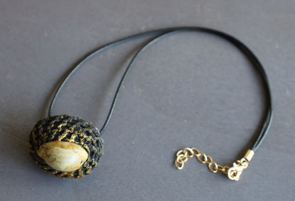 Takrut Bia Kae Shell Thai Amulet Buddha Pendant Talisman" likely holds significant cultural and spiritual meaning within Thai Buddhism