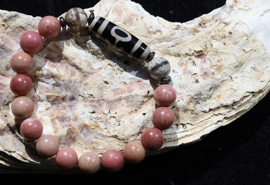 Rhodonite Old Big man (Aristocrat) Dzi bead with 2x medicine beads. self-confidence, will attract friends, partners, protectors