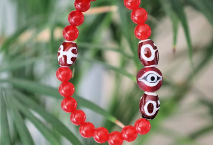 Big man 3x dzi with Carnelian beads and a Evil Eye Glass Bead. The stone helps to solve problems and release stress