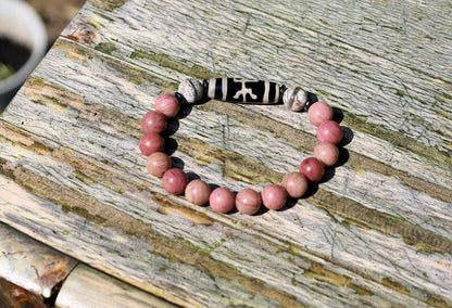 Rhodonite Old Big man (Aristocrat) Dzi bead with 2x medicine beads. self-confidence, will attract friends, partners, protectors