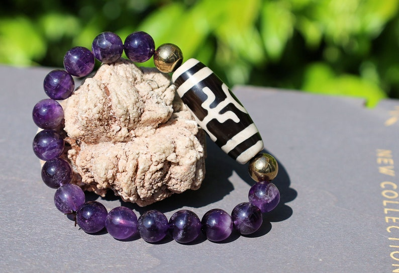 Amethyst crystal Old Big man (Aristocrat) Dzi bead bracelet. purifies your energy field of unwanted energy