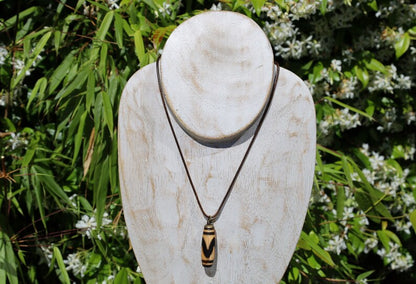 Rare to find, Old DZI Tiger's pattern necklace.good fortune, and spiritual enlightenment to their wearers