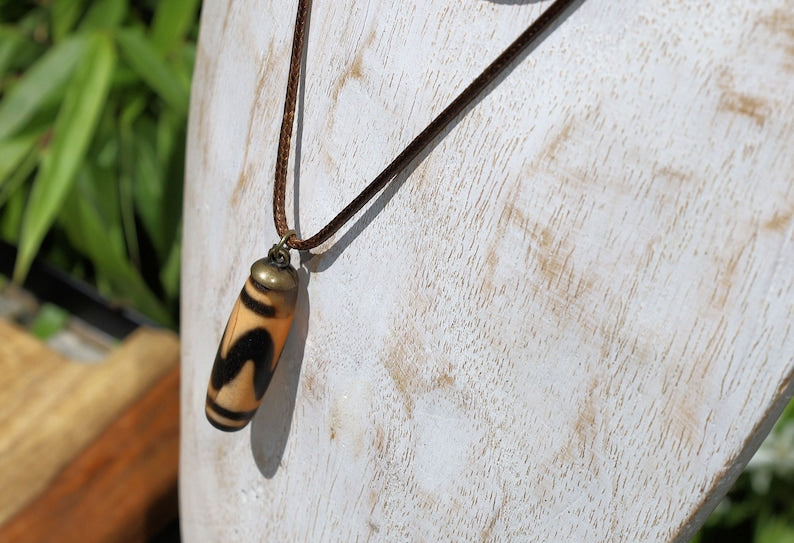 Rare to find, Old DZI Tiger's pattern necklace.good fortune, and spiritual enlightenment to their wearers