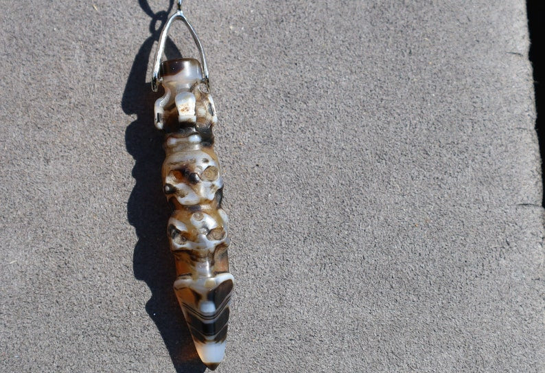 Tibetan Natural Old Agate Dzi skulls Carved Ritual Implement Pendants.combining these elements can be considered a powerful spiritual tool