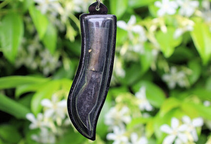 Meed Mor is a traditional Thai knife known for its spiritual and cultural significance. It is often used in rituals and ceremonies