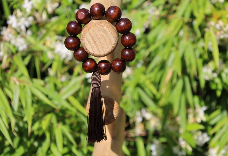 GURU SET 18mm big Sandalwood Beads Bracelet Sacred wood is revered for its calming properties.