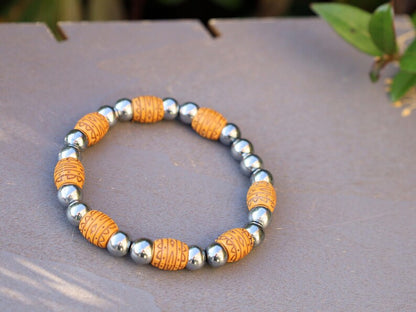 The Hematite crystal bracelet with Barrel Beads Imitation Wood Beads Acrylic Spaced Beads.