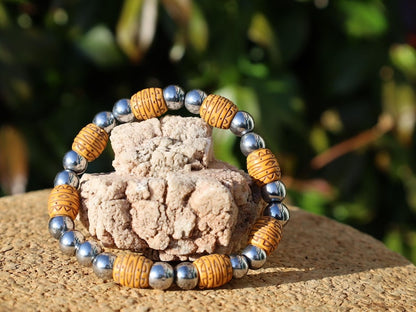 The Hematite crystal bracelet with Barrel Beads Imitation Wood Beads Acrylic Spaced Beads.
