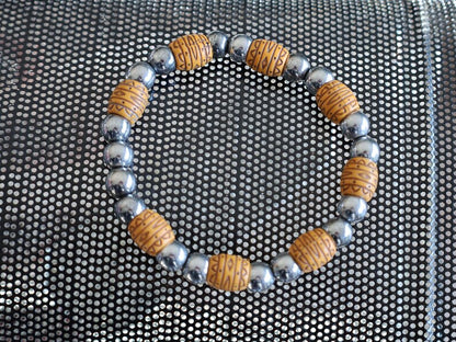 The Hematite crystal bracelet with Barrel Beads Imitation Wood Beads Acrylic Spaced Beads.