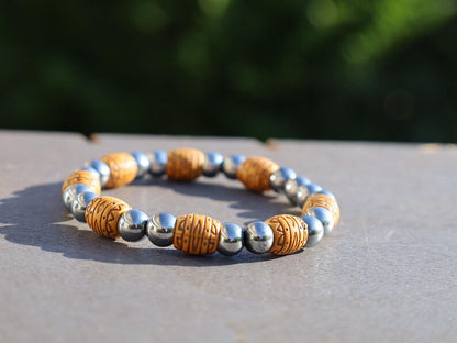 The Hematite crystal bracelet with Barrel Beads Imitation Wood Beads Acrylic Spaced Beads.