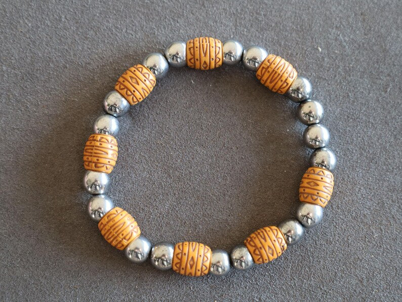The Hematite crystal bracelet with Barrel Beads Imitation Wood Beads Acrylic Spaced Beads.