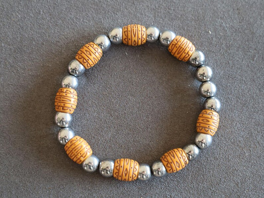 The Hematite crystal bracelet with Barrel Beads Imitation Wood Beads Acrylic Spaced Beads.