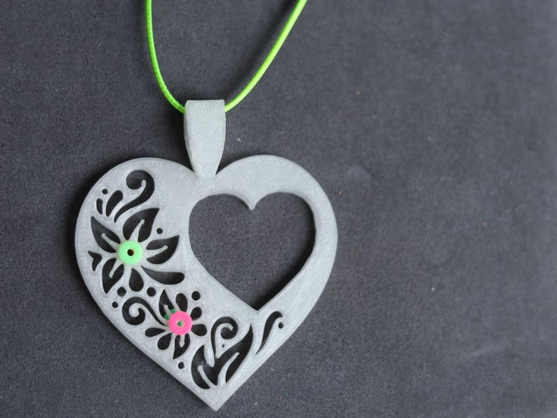Wajakaa 3D-Printed Glow-in-the-Dark Necklaces–Exclusive, Unique&UV Reactive! one-of-a-kind glow-in-the-dark necklaces. who love to stand out