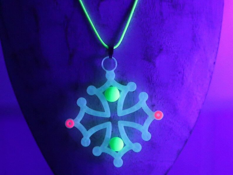 Wajakaa 3D-Printed Glow-in-the-Dark Necklaces–Exclusive, Unique&UV Reactive! one-of-a-kind glow-in-the-dark necklaces. who love to stand out