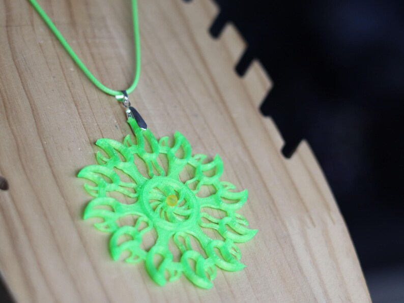 Wajakaa 3D-Printed Luminous Necklaces – Exclusive, Unique & UV-Reactive! amazing, strong luminous necklaces.  Get yours before they’re gone!