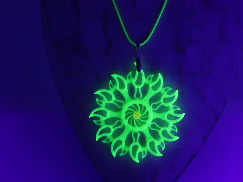 Wajakaa 3D-Printed Luminous Necklaces – Exclusive, Unique & UV-Reactive! amazing, strong luminous necklaces.  Get yours before they’re gone!