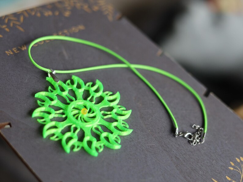 Wajakaa 3D-Printed Luminous Necklaces – Exclusive, Unique & UV-Reactive! amazing, strong luminous necklaces.  Get yours before they’re gone!