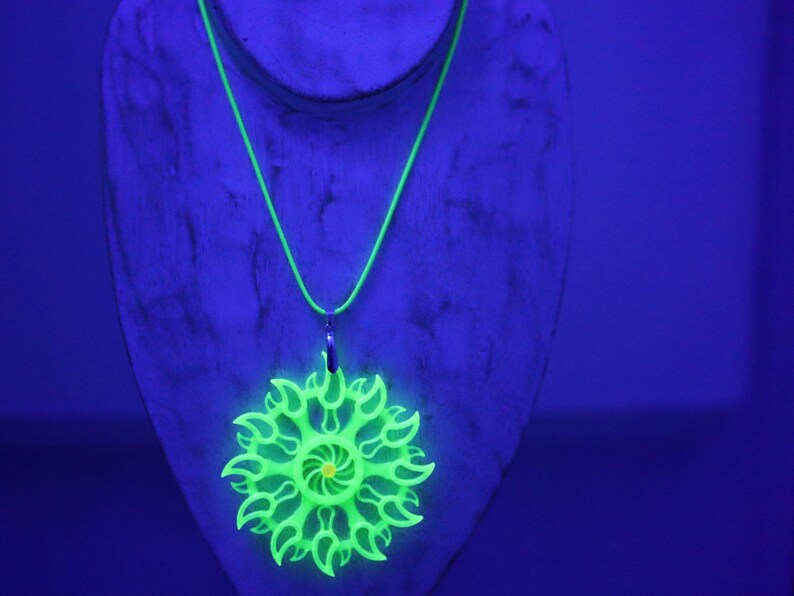 Wajakaa 3D-Printed Luminous Necklaces – Exclusive, Unique & UV-Reactive! amazing, strong luminous necklaces.  Get yours before they’re gone!