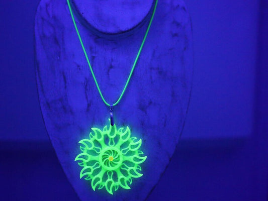 Wajakaa 3D-Printed Luminous Necklaces – Exclusive, Unique & UV-Reactive! amazing, strong luminous necklaces.  Get yours before they’re gone!