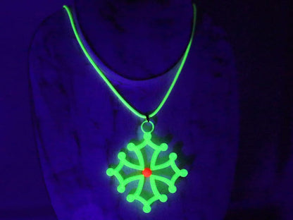 Wajakaa 3D-Printed Luminous Necklaces – Exclusive, Unique & UV-Reactive! amazing, strong luminous necklaces.  Get yours before they’re gone!