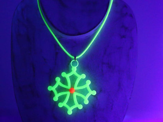 Wajakaa 3D-Printed Luminous Necklaces – Exclusive, Unique & UV-Reactive! amazing, strong luminous necklaces.  Get yours before they’re gone!