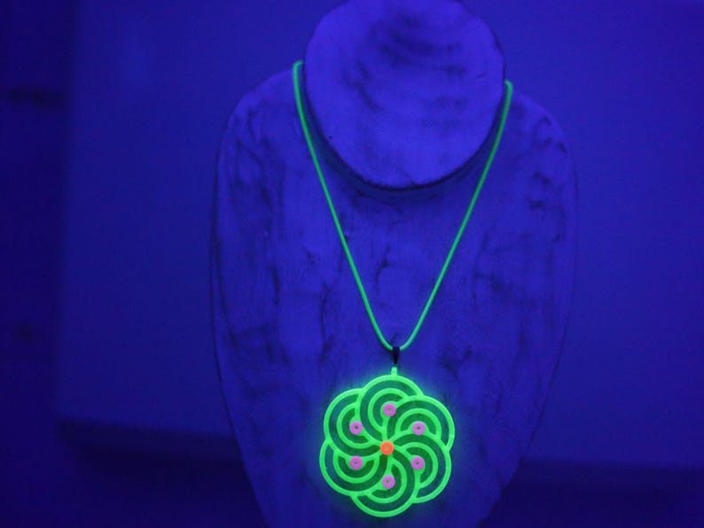 Wajakaa 3D-Printed Luminous Necklaces – Exclusive, Unique & UV-Reactive! amazing, strong luminous necklaces.  Get yours before they’re gone!