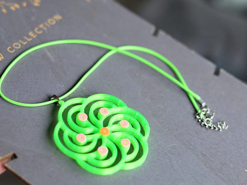 Wajakaa 3D-Printed Luminous Necklaces – Exclusive, Unique & UV-Reactive! amazing, strong luminous necklaces.  Get yours before they’re gone!