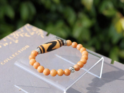 Old DZI Tiger’s pattern Bracelet with Weathered Brown Natural Bodhi Round Beads bracelet. As a spiritual guardian, safety and  well-being