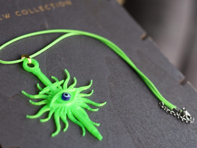 Wajakaa 3D-Printed Luminous Necklaces – Exclusive, Unique & UV-Reactive! amazing, strong luminous necklaces.  Get yours before they’re gone!