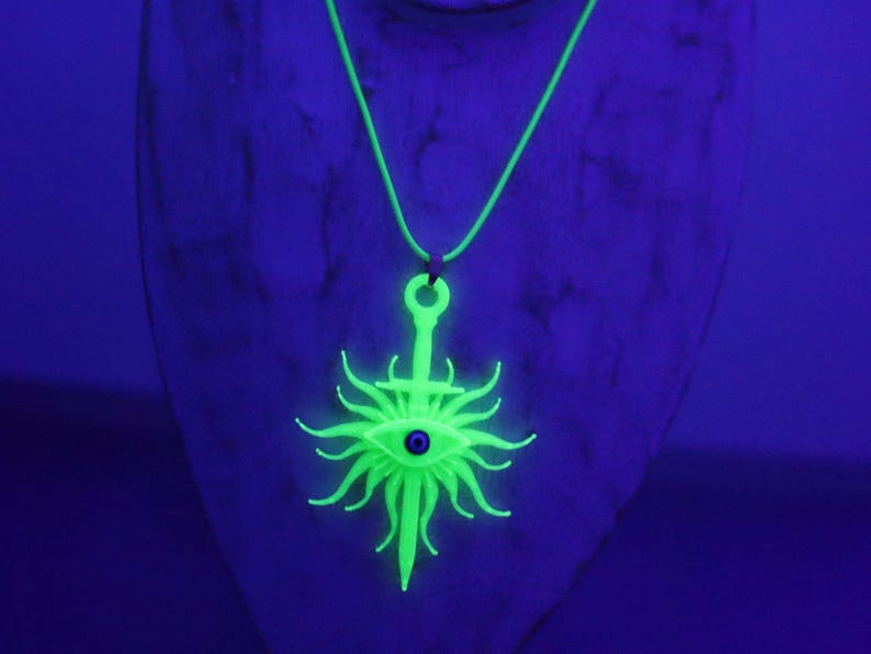 Wajakaa 3D-Printed Luminous Necklaces – Exclusive, Unique & UV-Reactive! amazing, strong luminous necklaces.  Get yours before they’re gone!