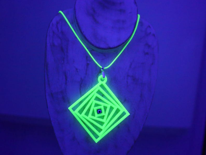 Wajakaa 3D-Printed Luminous Necklaces – Exclusive, Unique & UV-Reactive! amazing, strong luminous necklaces.  Get yours before they’re gone!