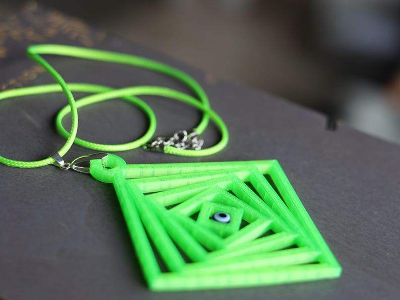 Wajakaa 3D-Printed Luminous Necklaces – Exclusive, Unique & UV-Reactive! amazing, strong luminous necklaces.  Get yours before they’re gone!