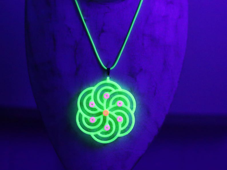 Wajakaa 3D-Printed Luminous Necklaces – Exclusive, Unique & UV-Reactive! amazing, strong luminous necklaces.  Get yours before they’re gone!