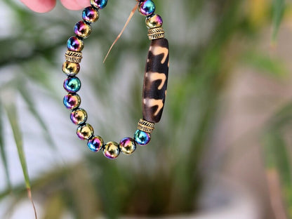 Old DZI Tiger’s pattern Bracelet with Weathered Brown Natural Bodhi Round Beads bracelet. As a spiritual guardian, safety and  well-being