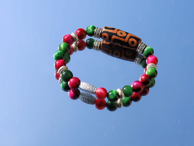 Nine-eye dZi bead with Golden Swan 8mm beads – A Symbol of Strength, Protection & Prosperity. A Beacon of Luck and Divine Favor