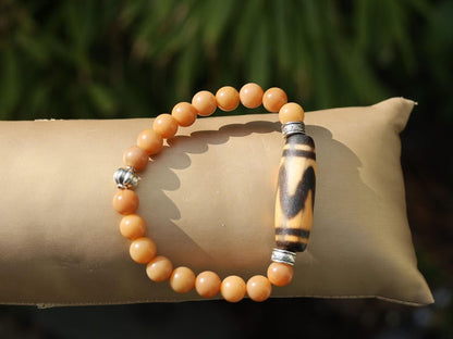 Old DZI Tiger’s pattern Bracelet with Weathered Brown Natural Bodhi Round Beads bracelet. As a spiritual guardian, safety and  well-being