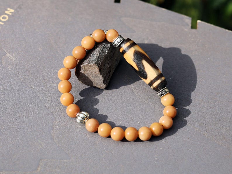 Old DZI Tiger’s pattern Bracelet with Weathered Brown Natural Bodhi Round Beads bracelet. As a spiritual guardian, safety and  well-being