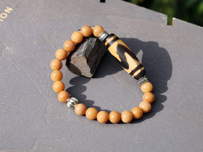 Old DZI Tiger’s pattern Bracelet with Weathered Brown Natural Bodhi Round Beads bracelet. As a spiritual guardian, safety and  well-being