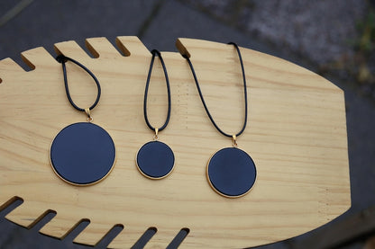 Black mirror Obsidian Natural Stone Disc Shape Pendant.Obsidian Natural Stone Disc Shape Pendant,often referred to as a black mirror.3 SIZES