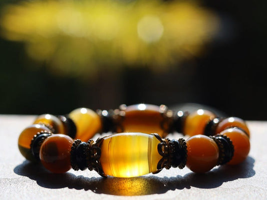 Tibetan Dragon Grain Dzi Bead Bracelet – Old Agate Collection. Experience the timeless artistry and mystic energy of the Himalayas
