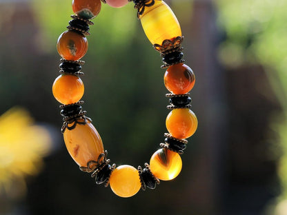 Tibetan Dragon Grain Dzi Bead Bracelet – Old Agate Collection. Experience the timeless artistry and mystic energy of the Himalayas