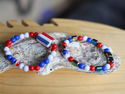 Celebrate national pride with this stylish Dutch-inspired bracelet set, designed in the iconic red, white, and blue colors of the Dutch flag